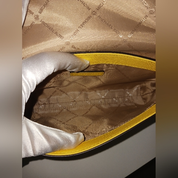 Michael Kors - Medium Logo Convertible Crossbody Bag - Picture 5 of 9